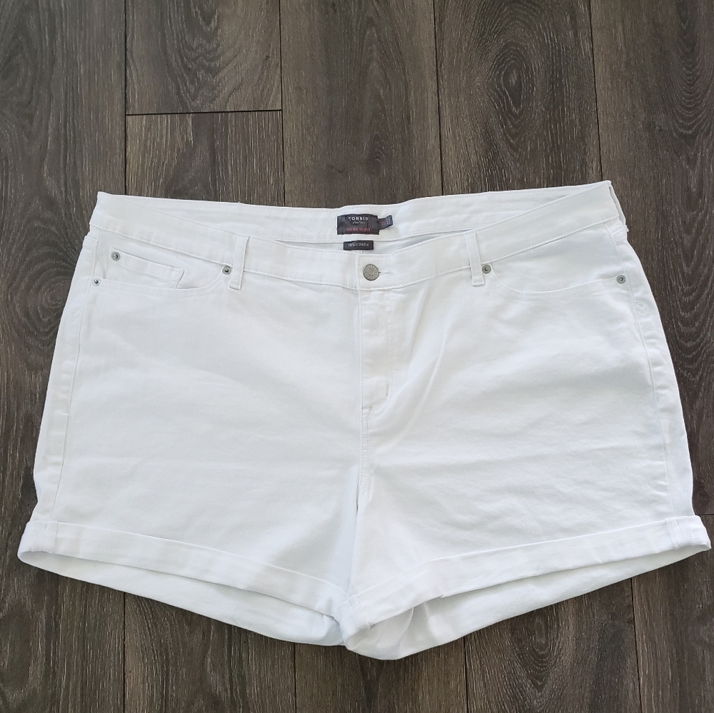 Torrid Mid Rise White  shorts Vintage Stretch Women's size 28
